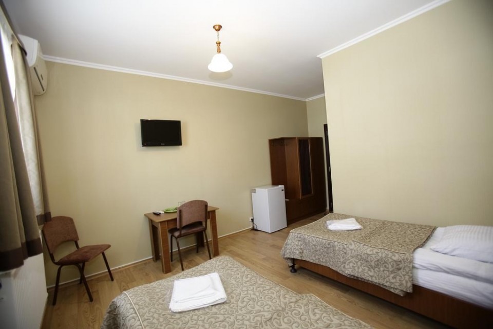 hotels-georgia-tbilisi-Eurasia-Hotel-اتاق۳-26ba2c9637d85cfabc7a35aea816c669.jpg
