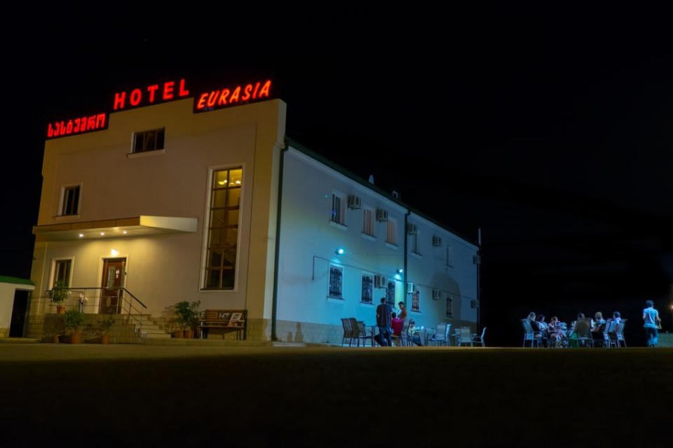 hotels-georgia-tbilisi-Eurasia-Hotel-ویو-26ba2c9637d85cfabc7a35aea816c669.jpg