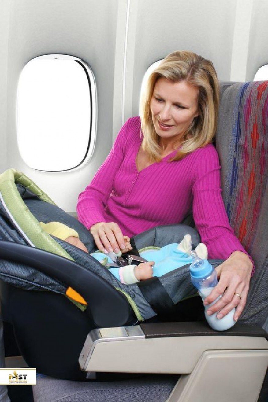 ۷ ترفند ساده برای سفر هوایی راحت با نوزاد