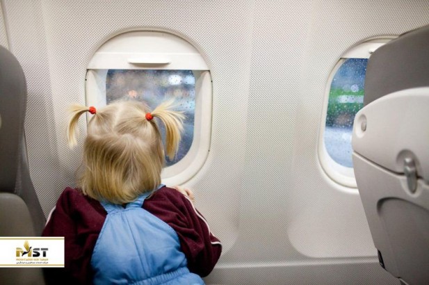 با چند راهکار ساده از سفر هوایی با کودک لذت ببرید