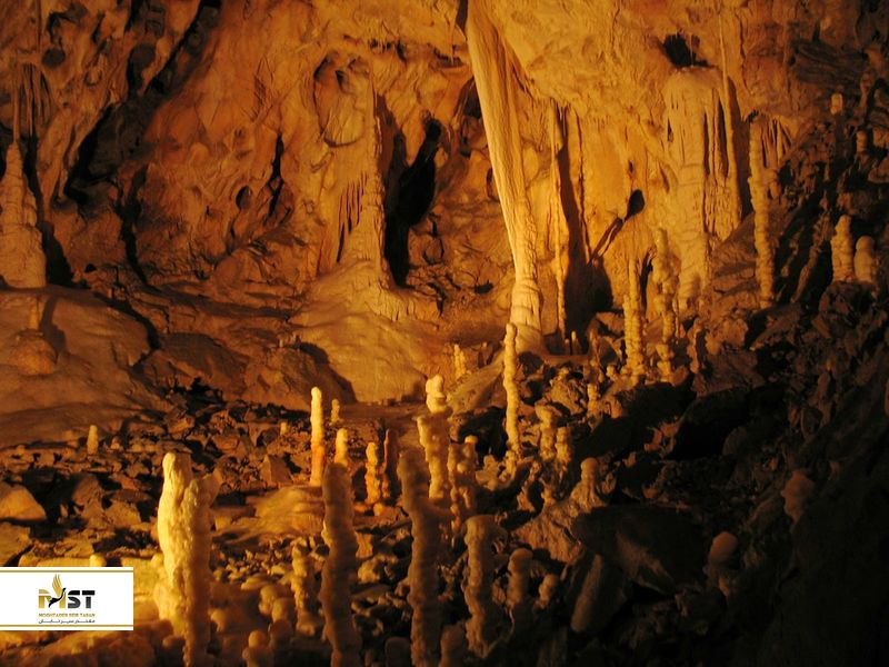 غار Mozrov