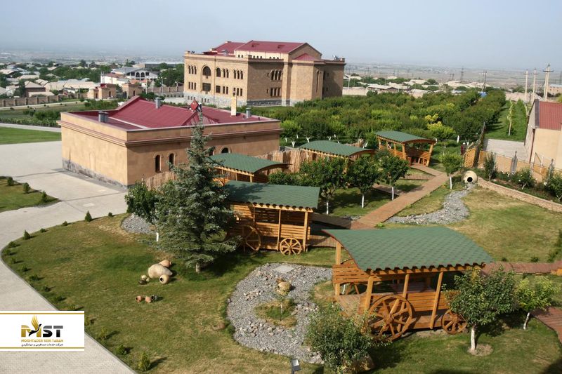 Latar Hotel Complex