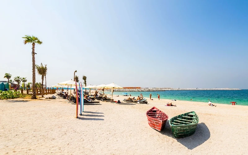  شنا در ساحل لامر دبی