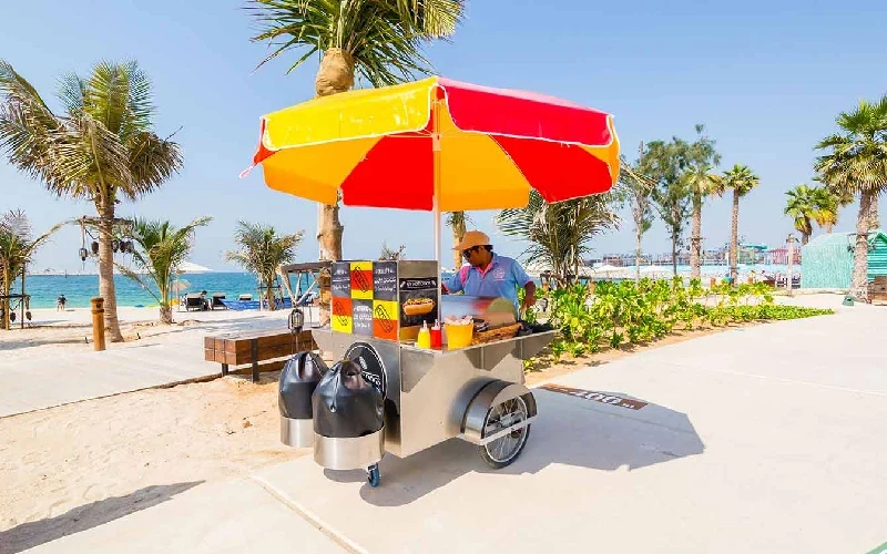 شنا در ساحل لامر دبی