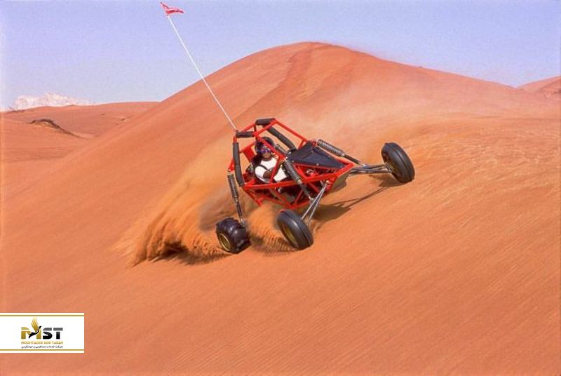 ماشین‌سواری در صحراهای دبی