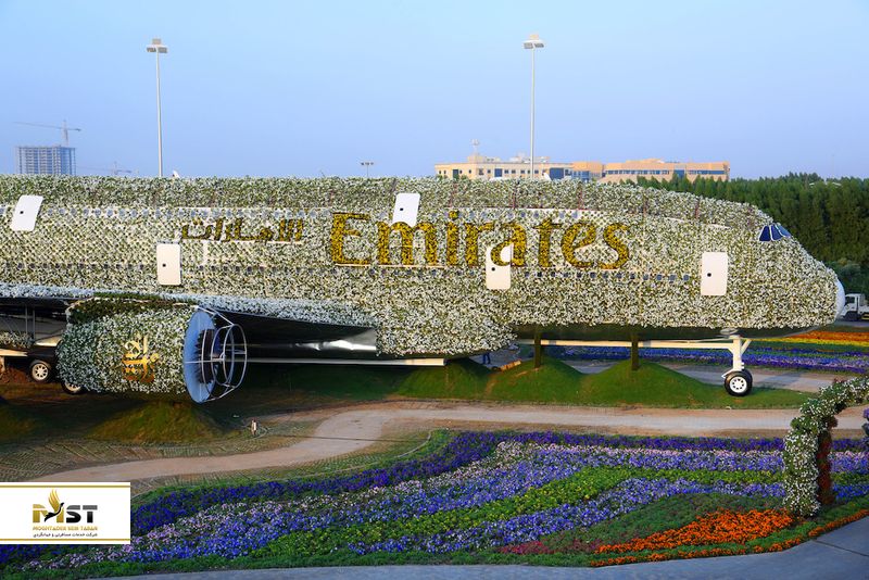 نماد هواپیمایی امارات در باغ معجزه گل در دبی