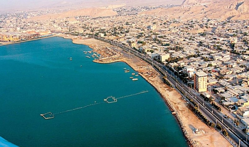برای راحتی بیشتر در خرید و بازدید از بازارهای درگهان، استفاده از نقشه بازارهای درگهان می‌تواند به شما کمک کند. بازارها در این منطقه به‌طور متمرکز در چندین نقطه اصلی و خیابان‌های اطراف قرار دارند. نقشه‌ای دقیق از موقعیت بازارهای مختلف، شما را در انتخاب مسیر درست و صرفه‌جویی در زمان کمک خواهد کرد. همچنین، می‌توانید از راهنمایی‌های محلی یا اطلاعات دیجیتال استفاده کنید تا بهترین مسیرها و نزدیک‌ترین بازارها به محل اقامت خود را بیابید.