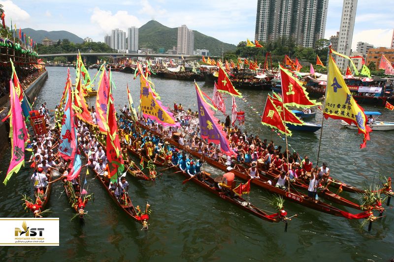 قایق‌های اژدهایی در مسابقاتی در سنگاپور