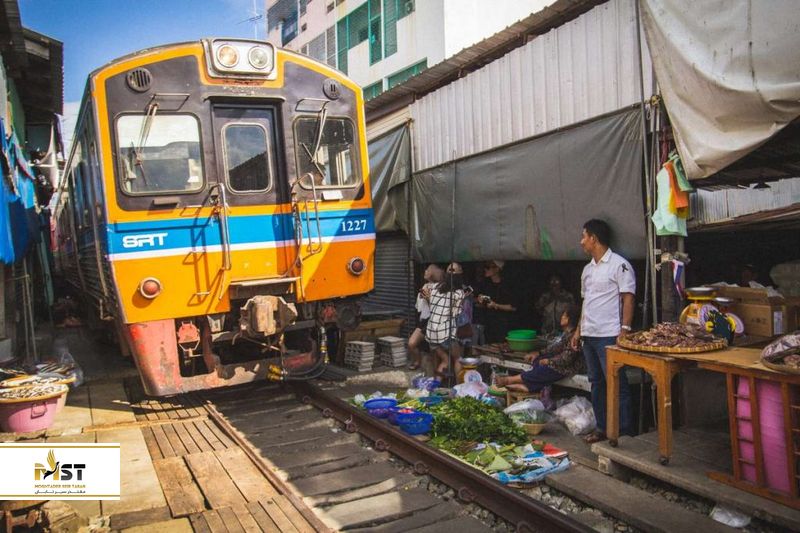 بازار ریلی Maeklong بانکوک