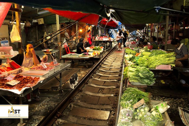 بازار ریلی Maeklong بانکوک