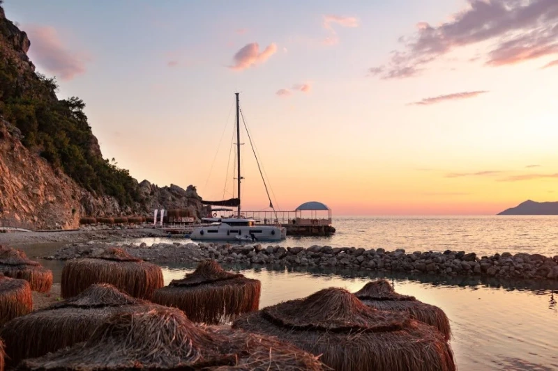 پاییز؛ آب گرم دریا و آرامش شهر