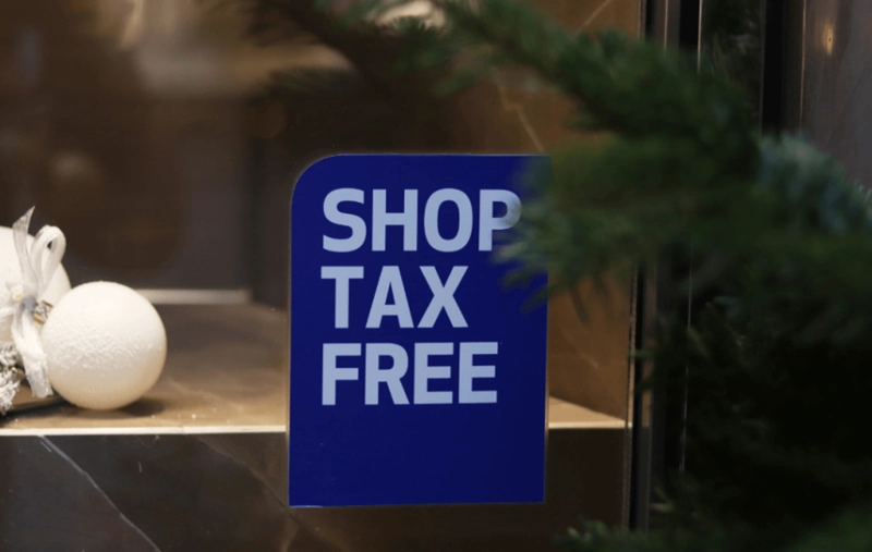 نماد تکس فری روی ویترین بسیاری از فروشگاه&zwnj;های مرکز خرید جواهر در استانبول