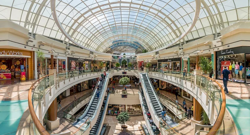  فضای داخلی و گنبد شیشه&zwnj;ای مرکز خرید ایستینیه پارک استانبول