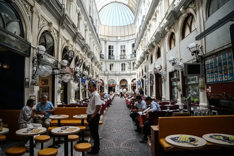 جاهای دیدنی نزدیک پاساژ در خیابان استقلال