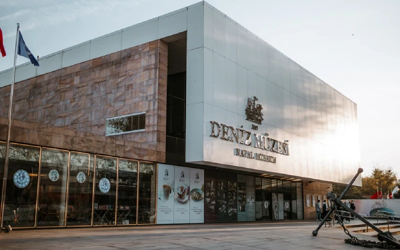 جاذبههای کاخ دولما باغچه