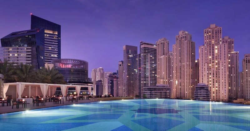 نمای هتل&zwnj;های لوکس در منطقه دبی مارینا