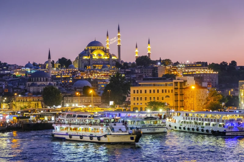 لذت قایقسواری در بسفر از طریق محله امینونو در فاتح