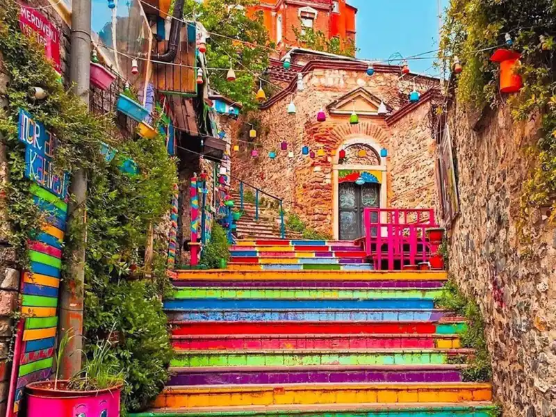 محله رنگارنگ و جذاب بالات در منطقه فاتح استانبول