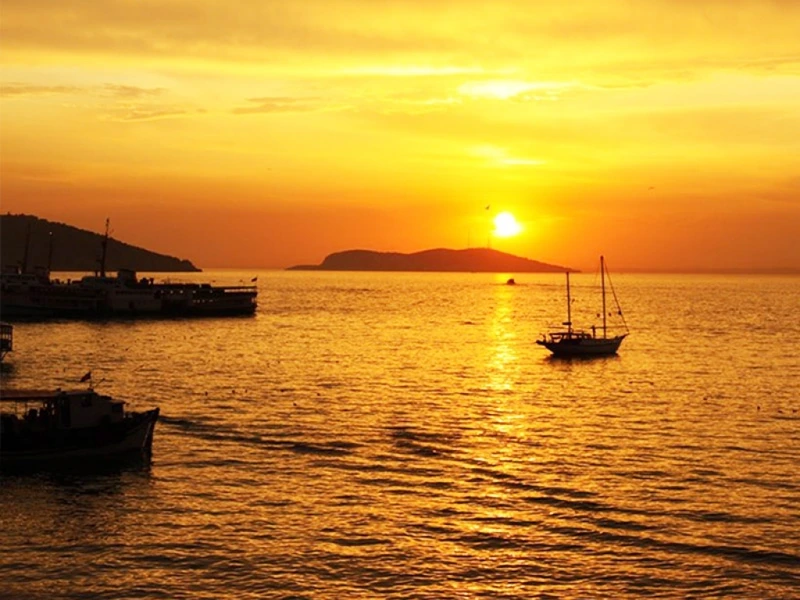 کینالی آدا استانبول