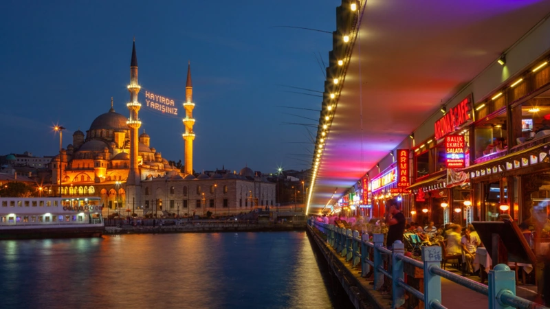 تجربهای بهیادماندنی از صرف غذا و نوشیدنی در رستورانهای طبقه پایینی پل گالات