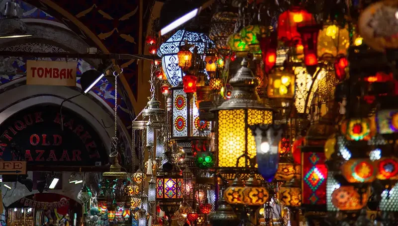 خلوتی بازار در ساعات اولیه صبح