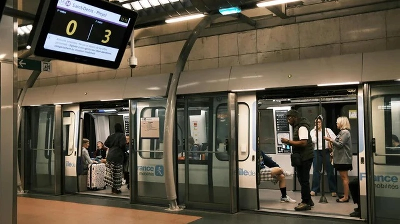 ایستگاه متروی مدرن جهت دسترسی سریع به پاساژ