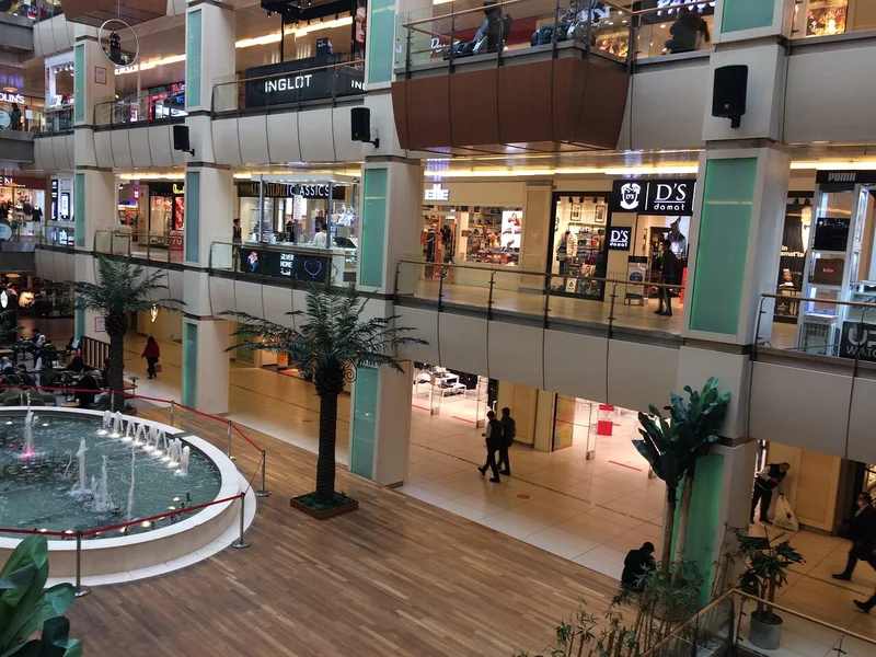 طبقات تجاری و فروشگاه&zwnj;های متنوع برند در هیستوریا