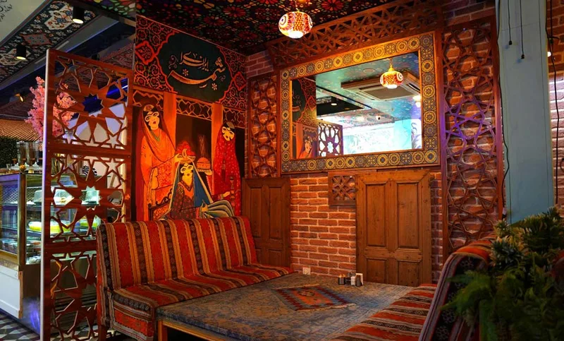 فضای داخلی سنتی رستوران شمسه