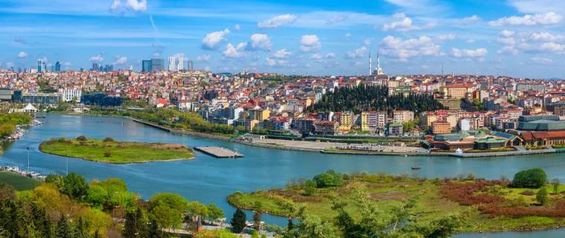 چشمانداز شاخ طلایی از تپه پیرلوتی