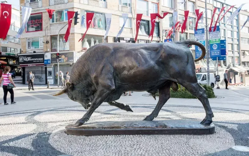 مجسمه گاو نر کادیکوی استانبول