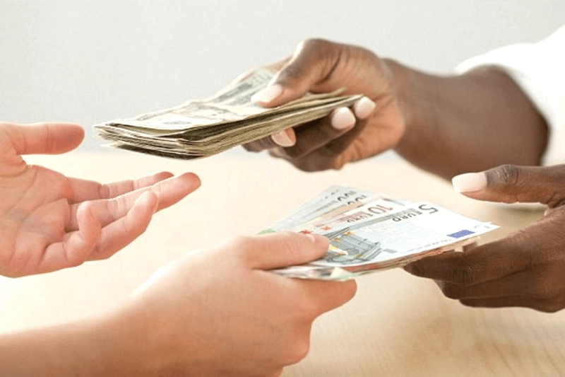ضرورت استفاده از پول نقد برای آسانتر شدن روند خرید در بازار لباس مرتر استانبول