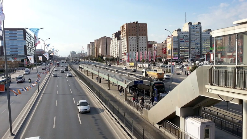 دسترسی به ایستگاه متروبوس بیلیک دوزو در نزدیکی مرکز خرید مارمارا پارک