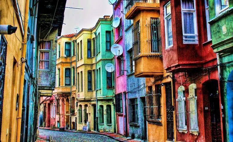 خانههای رنگارنگ و تاریخی محله بالات