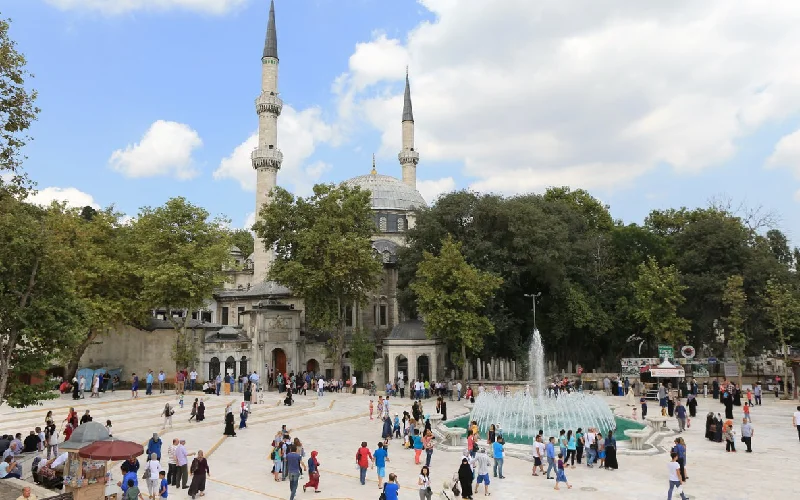 کافه تپه پیر لوتی