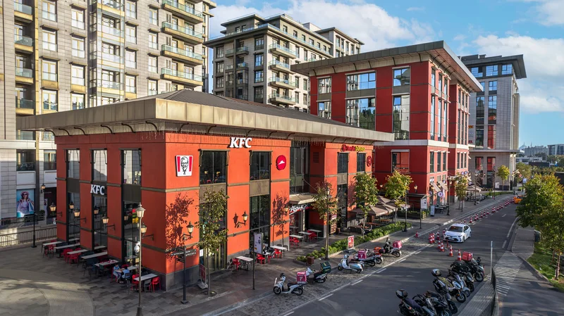 ساختمان رستوران&zwnj;ها و محوطه باز بازار پولات