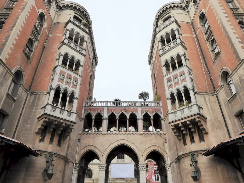 فضای بیرونی کلیسای سنت آنتوان استانبول