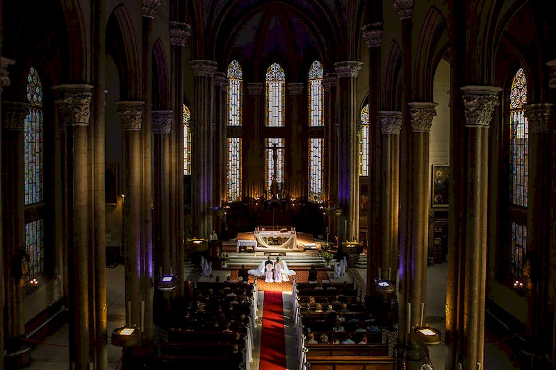 فضای داخلی کلیسای سنت آنتوان استانبول