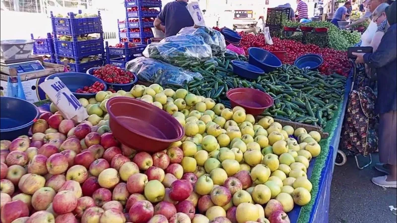 خرید میوه&zwnj;ها و موادغذایی ارزان قیمت و باکیفیت در یکشنبه بازار مجیدیه&zwnj;کوی استانبول