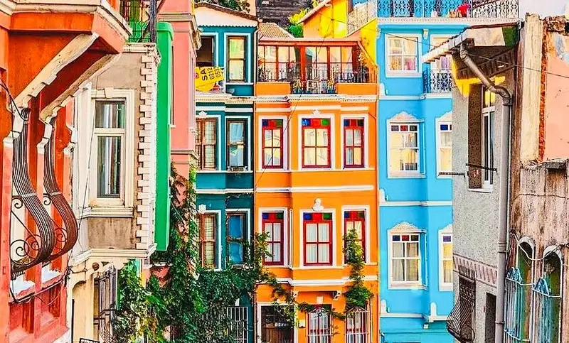 خانه&zwnj;های رنگارنگ و قدیمی محله بالات