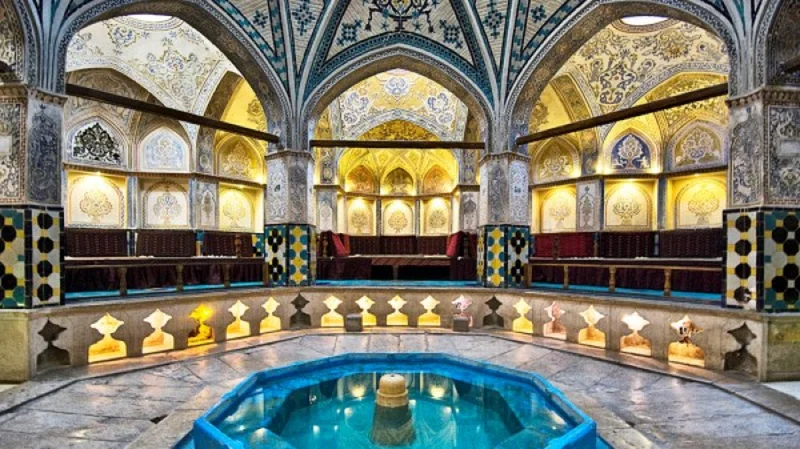 معماری جذاب و گنبدی&zwnj;شکل به همراه پنجره&zwnj;های کوچک در حمام&zwnj;های سنتی ترکی