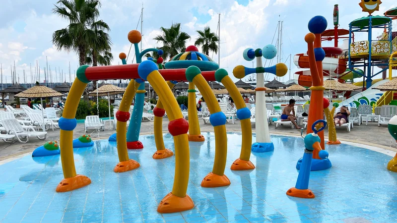 بخش کودکان پارک آبی آکوا کلاب دلفین 