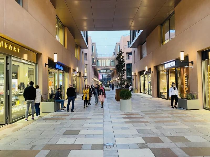 فروشگاههای حاضر در گالاتاپورت از برندهای مختلف جهان