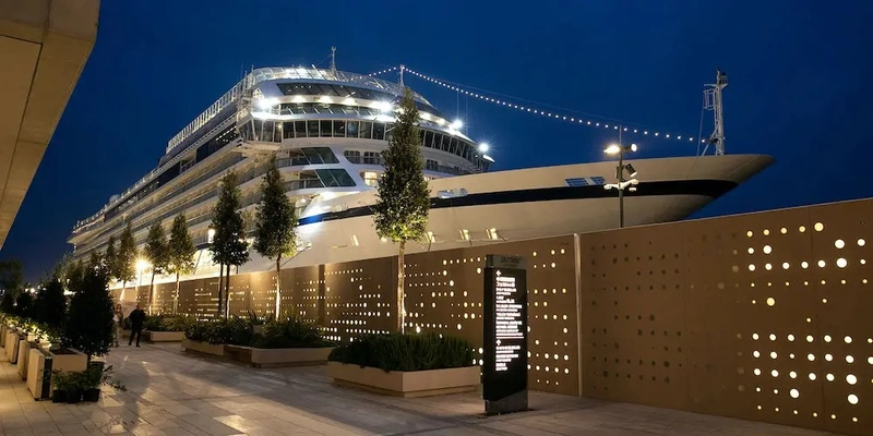 نمای تفرجگاه ساحلی و لوکس گالاتاپورت