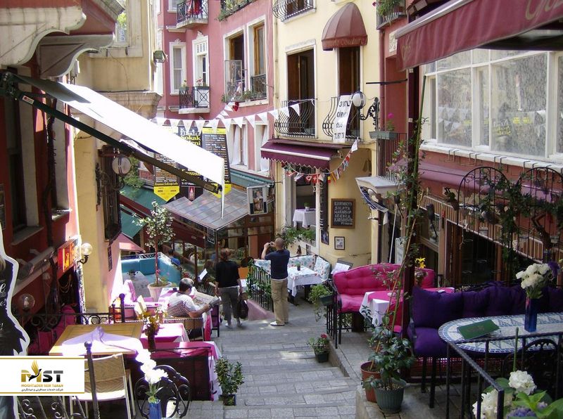 محله‌ی سرزنده‌ی بی‌اغلو در استانبول