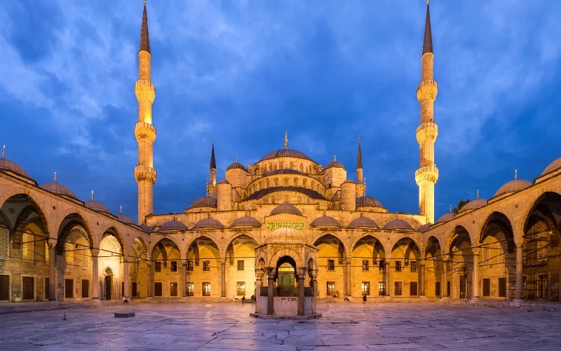  تاریخچه مسجد آبی