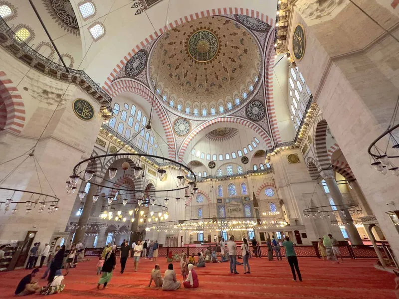 بخشهای دیدنی داخل مسجد سلیمانیه