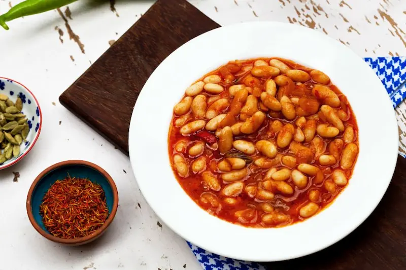 خوراک لوبیا سفید با رب