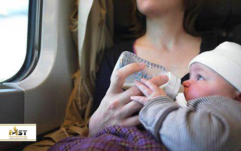 شیردادن به نوزاد هنگام پرواز هواپیما