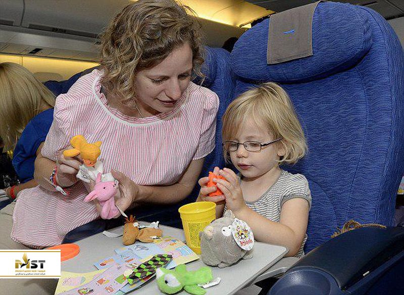 بازی با کودک در هواپیما