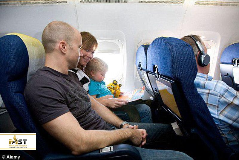 کودک و خانواده در هواپیما